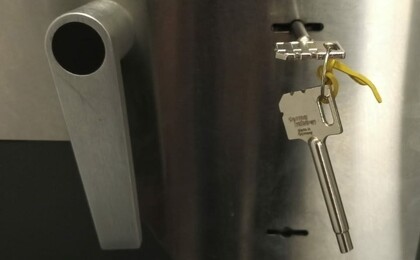 Открыли сейф Вальберг 